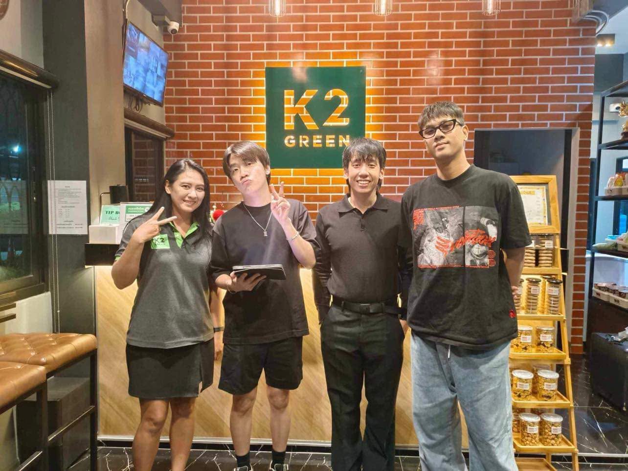 ห้องพักผนังสีเหลือง K2Green Hotel สุพรรณบุรี